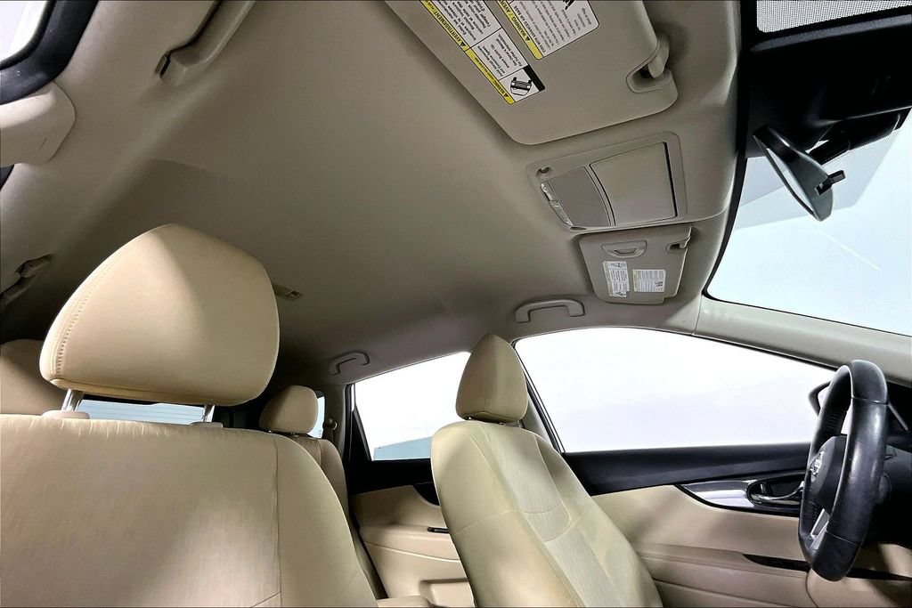 Used 2019 Nissan Rogue SV w/ Premium Package FWD image 22
