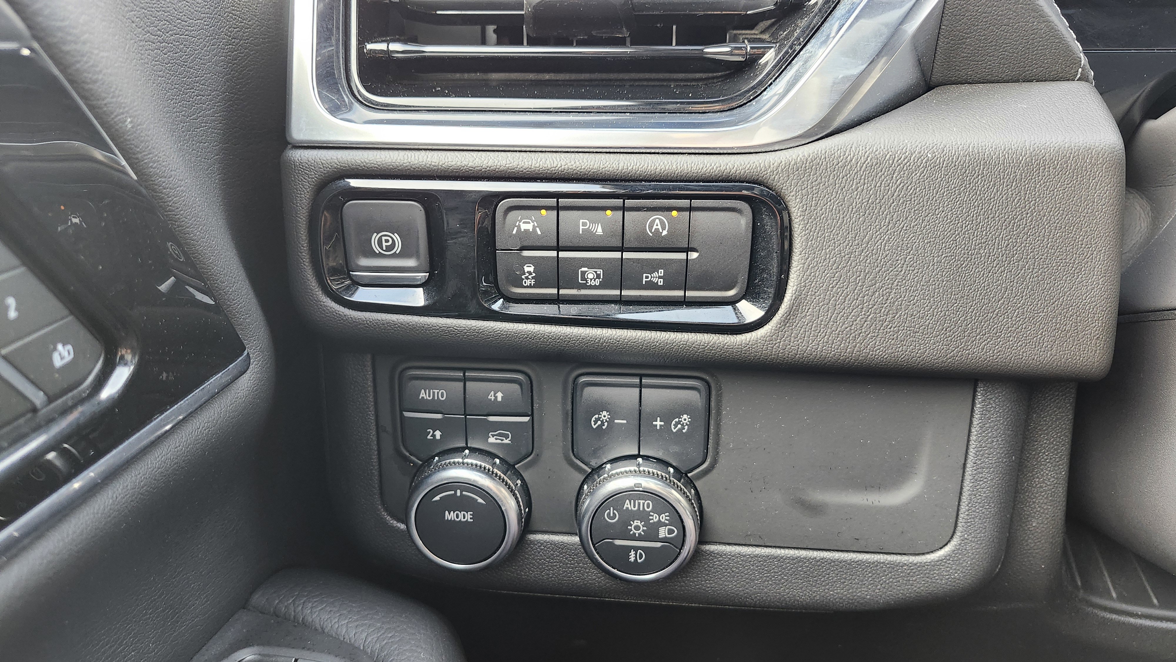 Used 2025 GMC Yukon Denali image 38