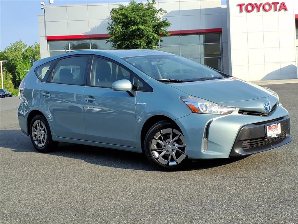 Used 2017 Toyota Prius V Three FWD image 2