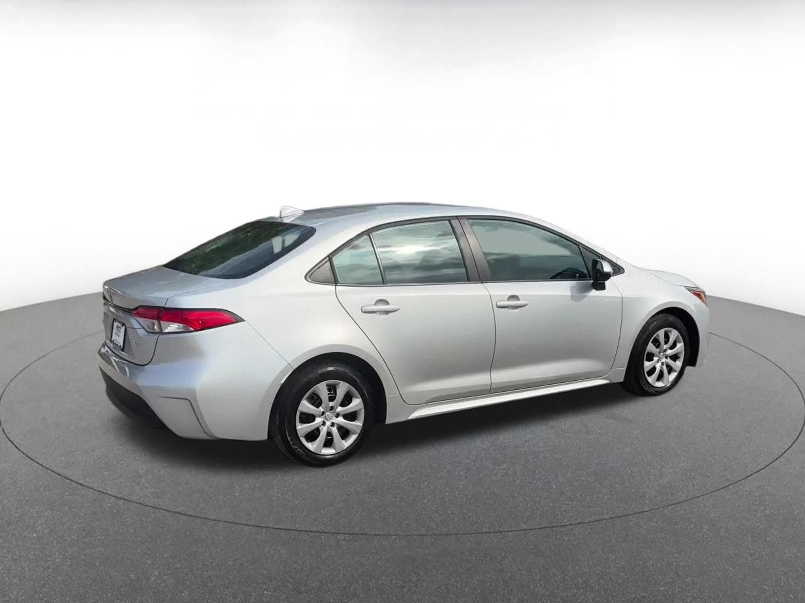 Used 2025 Toyota Corolla LE FWD image 15