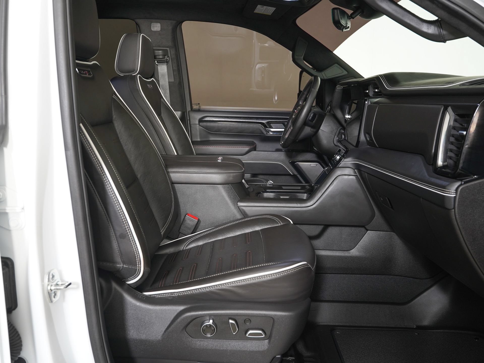 Used 2025 GMC Sierra 2500 AT4X AWD/4WD image 10