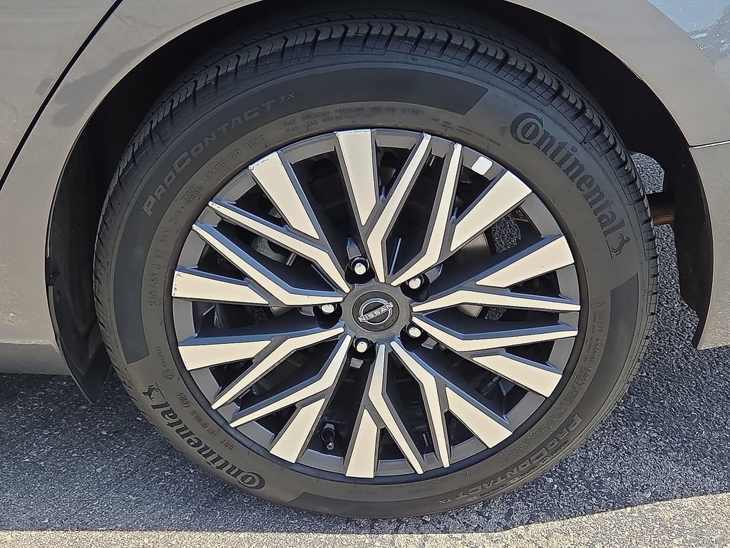 Used 2025 Nissan Altima 2.5 SV FWD image 11