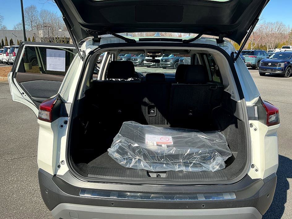 Certified 2023 Nissan Rogue SV image 23