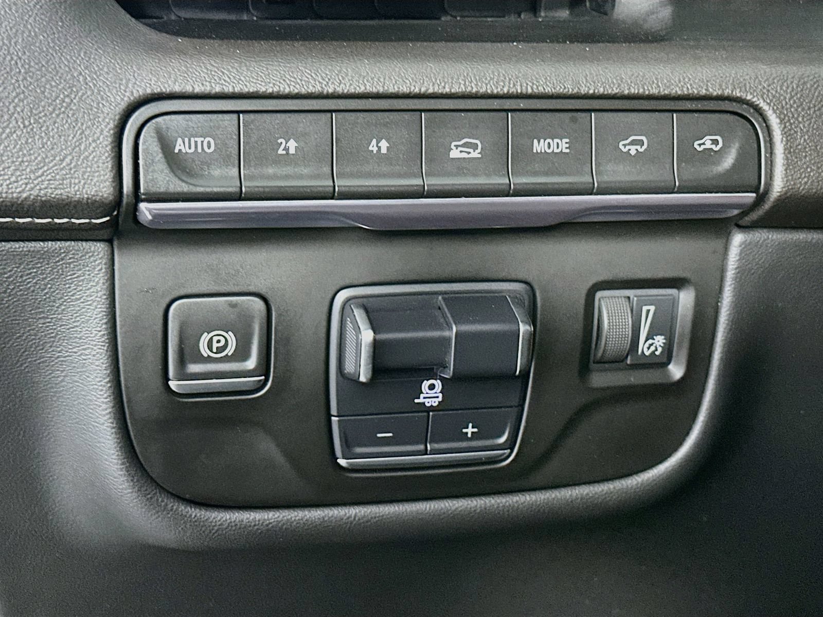Used 2021 Cadillac Escalade ESV Premium Luxury w/ Driver Assist Tech Package AWD/4WD image 10