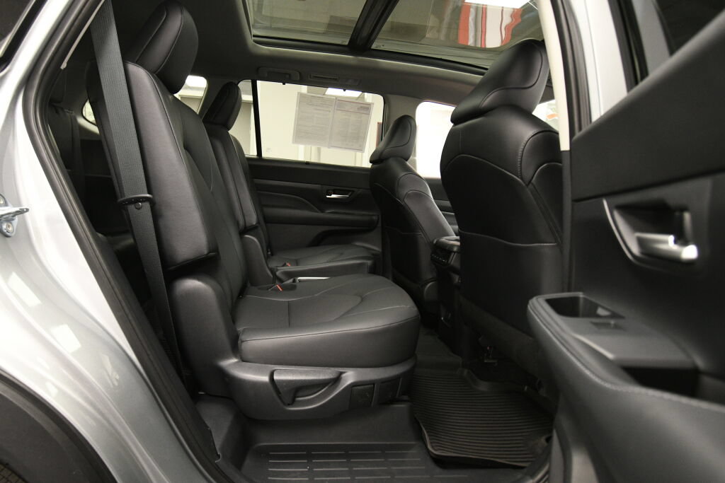 Certified 2025 Toyota Grand Highlander AWD image 26