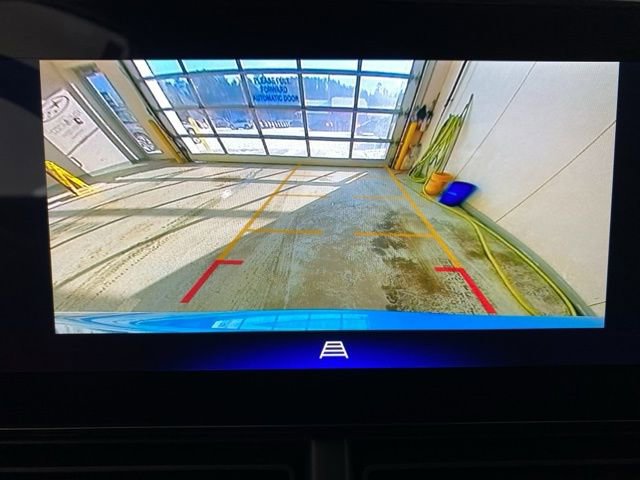 Used 2025 Chevrolet Trax LT w/ LT Convenience Package image 17