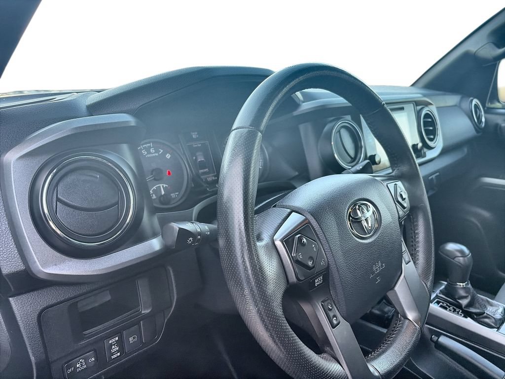 Used 2019 Toyota Tacoma TRD Off-Road w/ Technology Package AWD/4WD image 10