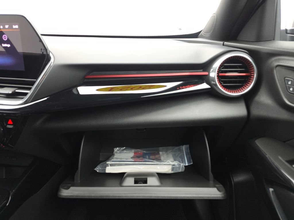 Used 2024 Chevrolet Trax RS w/ Driver Confidence Package image 39