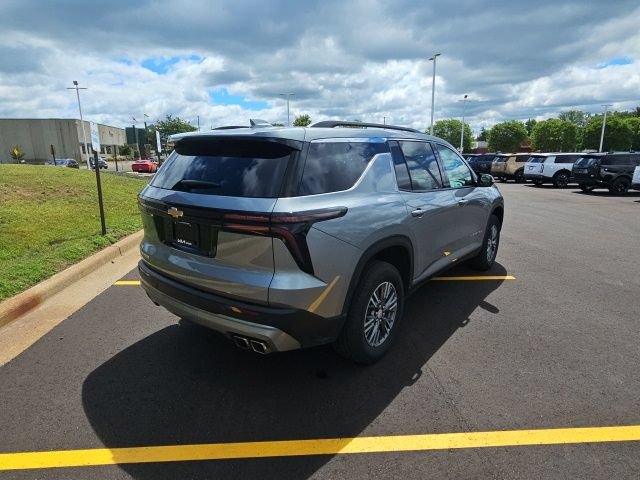 Used 2025 Chevrolet Traverse LT FWD image 8