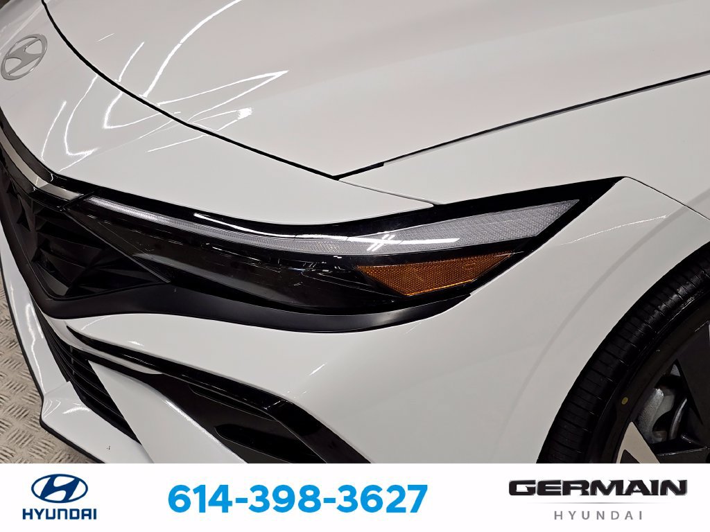 Used 2025 Hyundai Elantra SEL FWD image 15