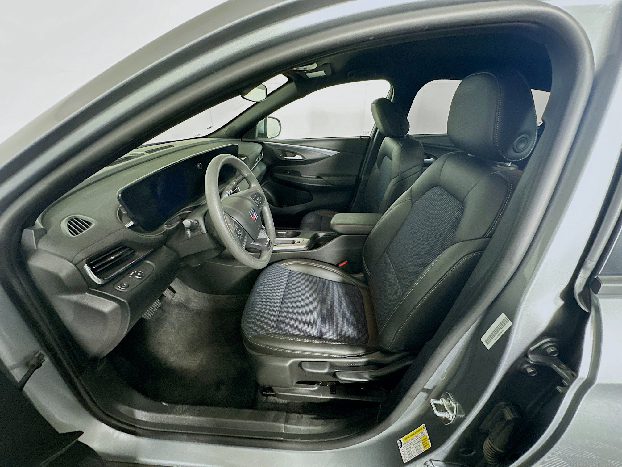 Used 2025 Buick Envista Preferred FWD image 13