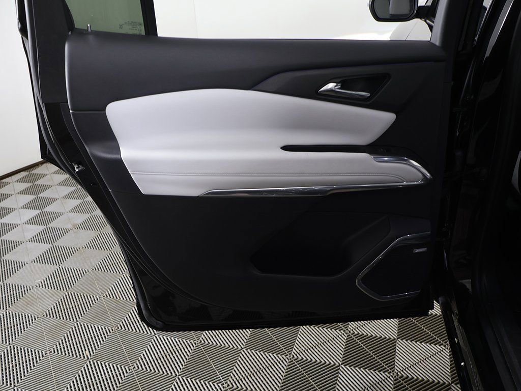 Used 2025 Chevrolet Traverse High Country w/ LPO, Cargo Package image 27