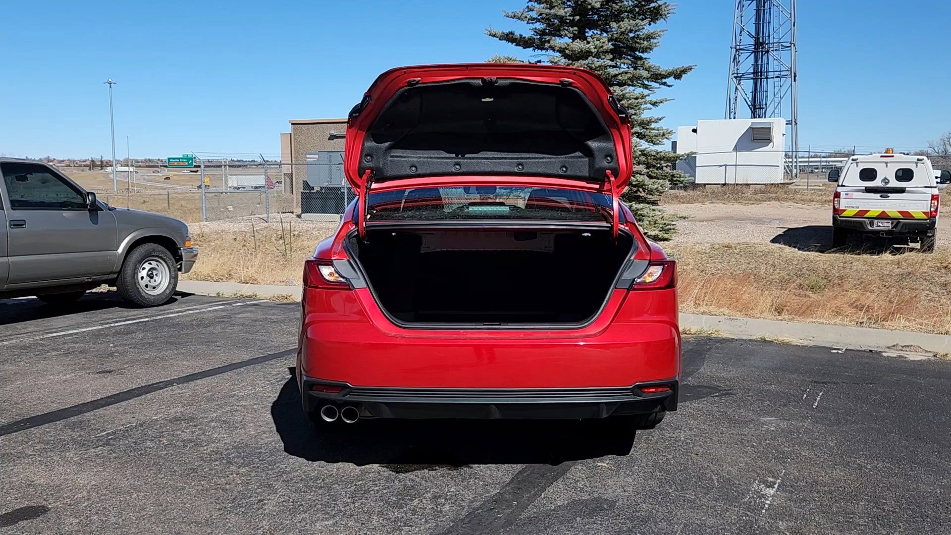 Used 2025 Toyota Camry SE w/ Convenience Package image 18