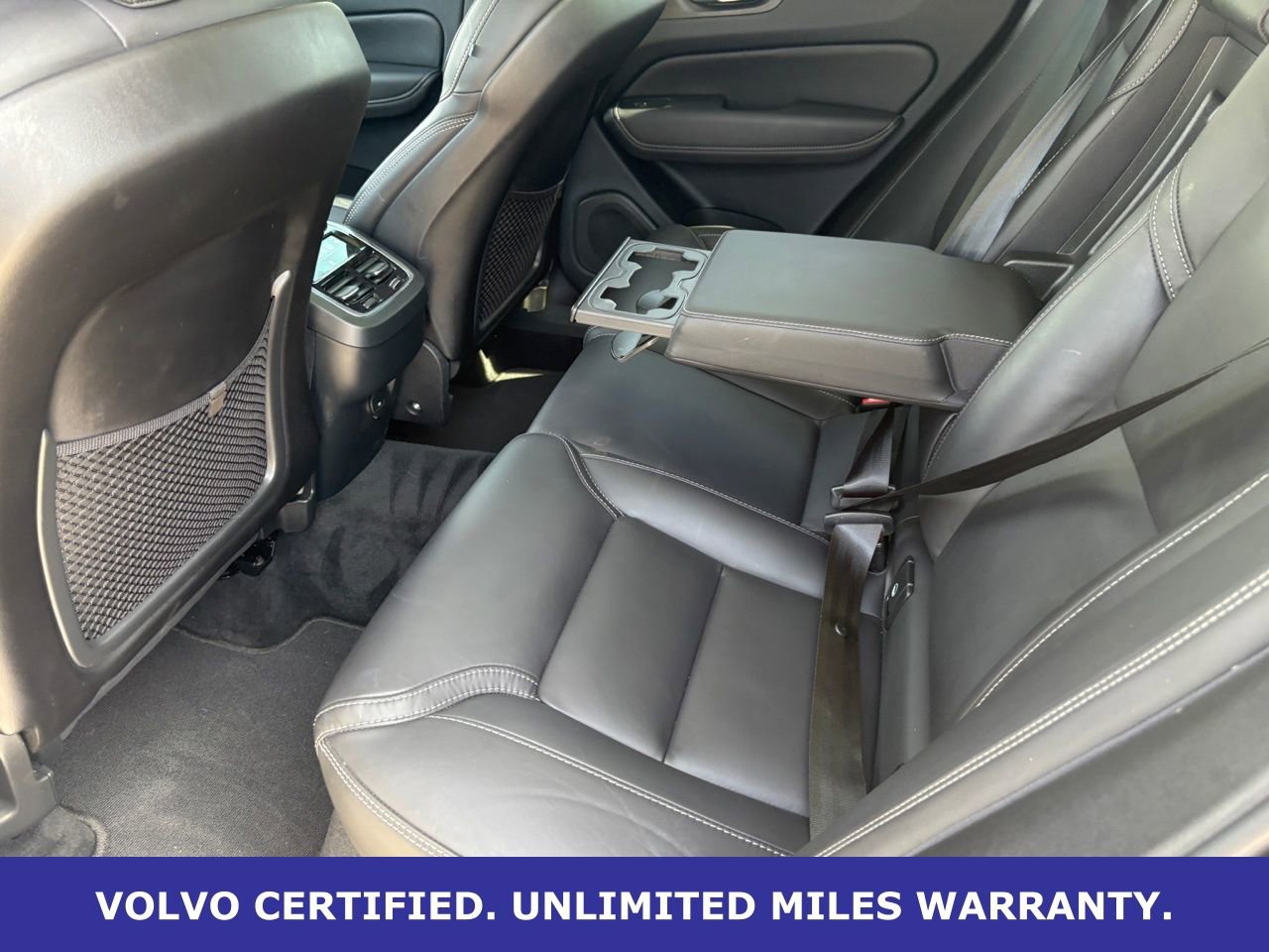 Certified 2023 Volvo XC60 B5 Ultimate w/ Climate Package image 32