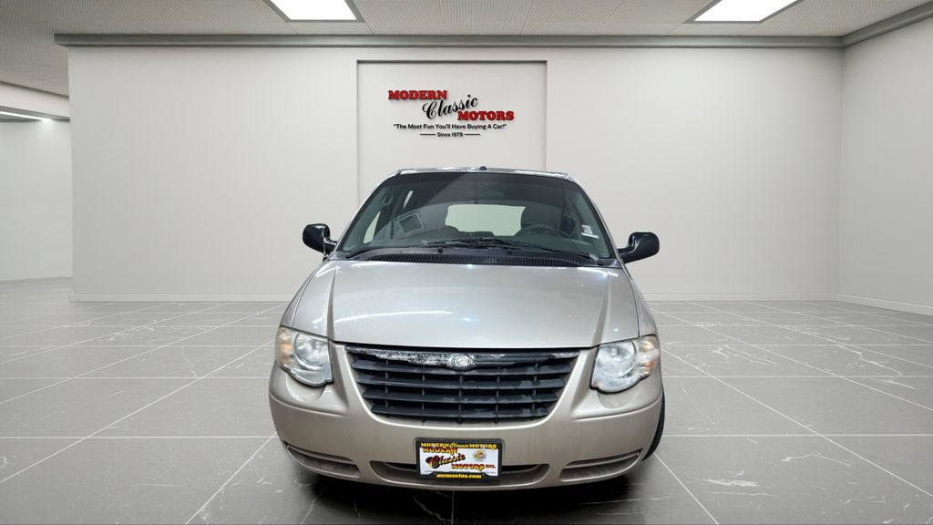 Used 2007 Chrysler Town & Country LX w/ Popular Equipment Group II FWD image 8