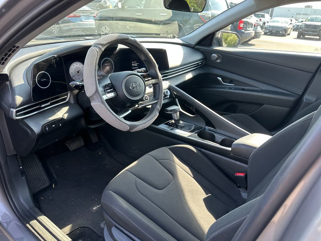 Used 2023 Hyundai Elantra SEL w/ Convenience Package FWD image 9