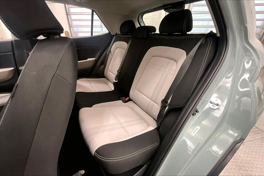 Used 2025 Hyundai Venue SEL FWD image 27