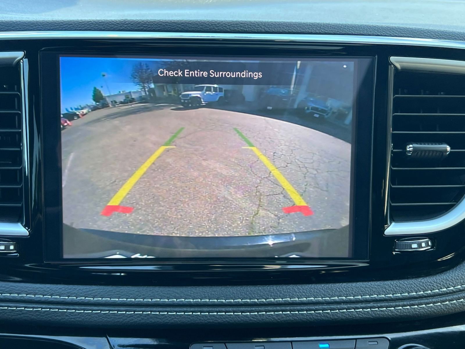 Used 2025 Chrysler Pacifica Limited image 17