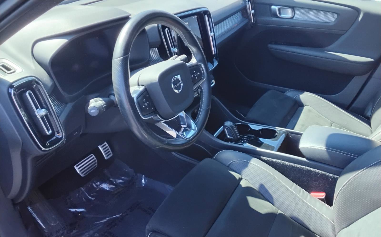 Used 2021 Volvo XC40 P8 Recharge w/ Advanced Package image 16