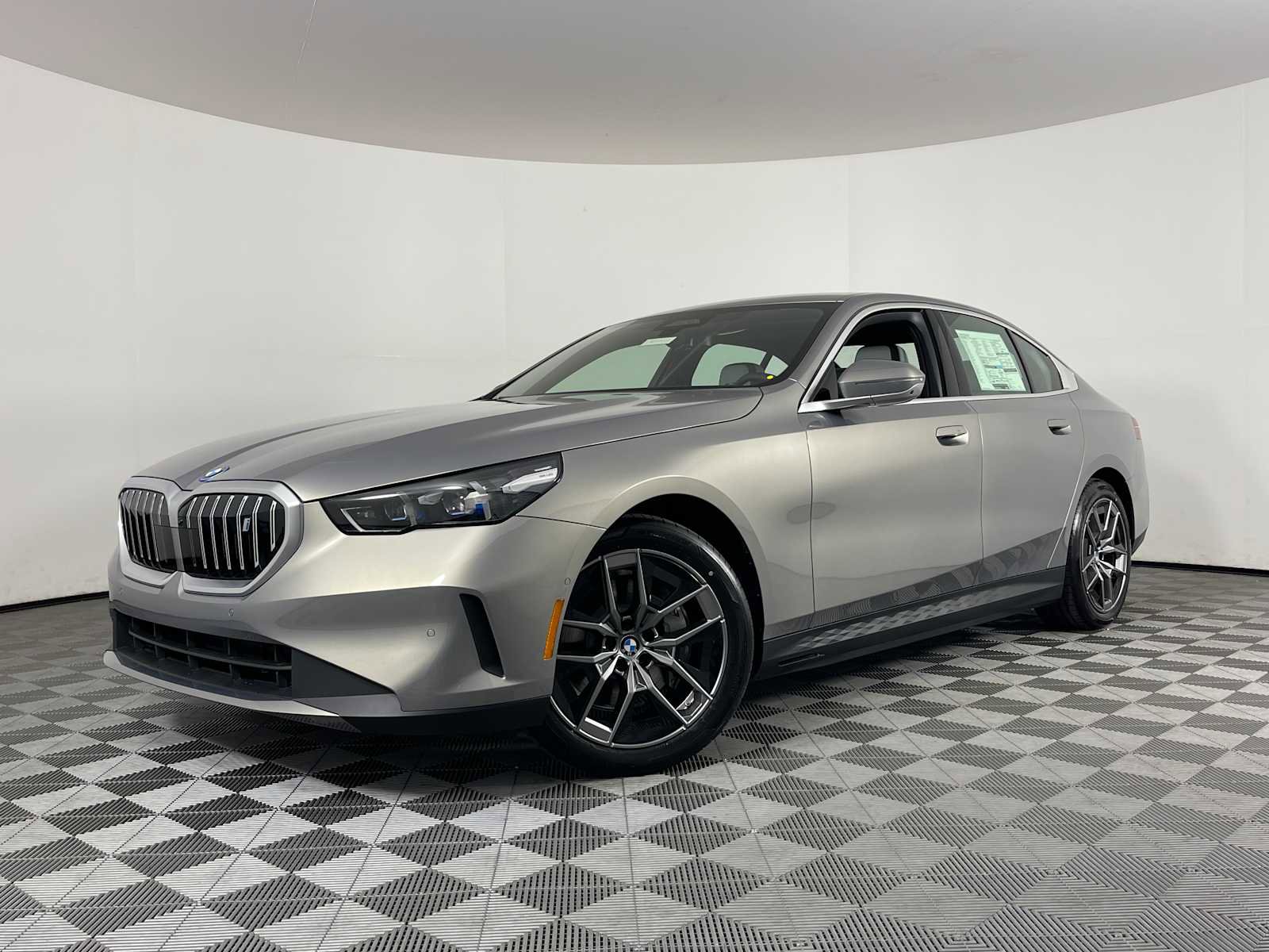 New 2026 BMW i5 eDrive40 image 1