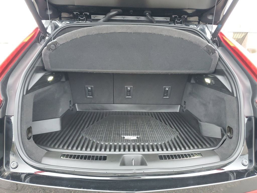 Used 2021 Cadillac XT4 Premium Luxury w/ Cold Weather Package image 28