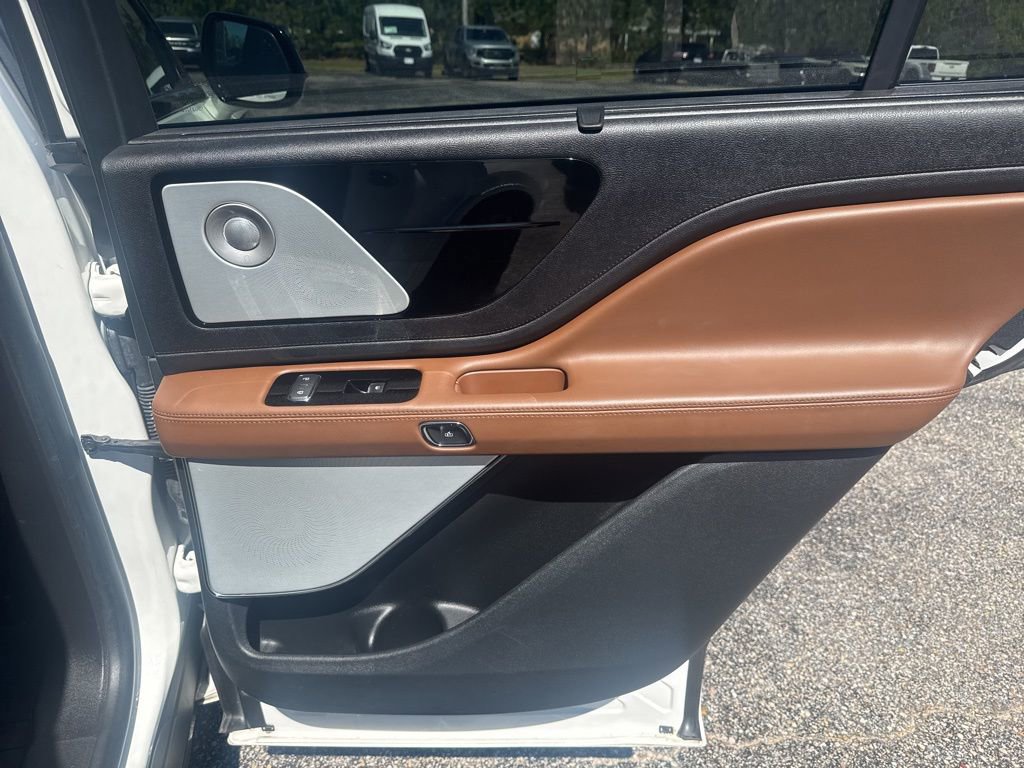 Used 2022 Lincoln Aviator Reserve w/ Equipment Group 201A AWD/4WD image 30