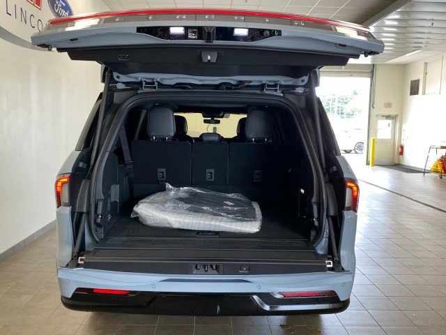 New 2025 Lincoln Navigator L Reserve w/ Jet Appearance Package image 10