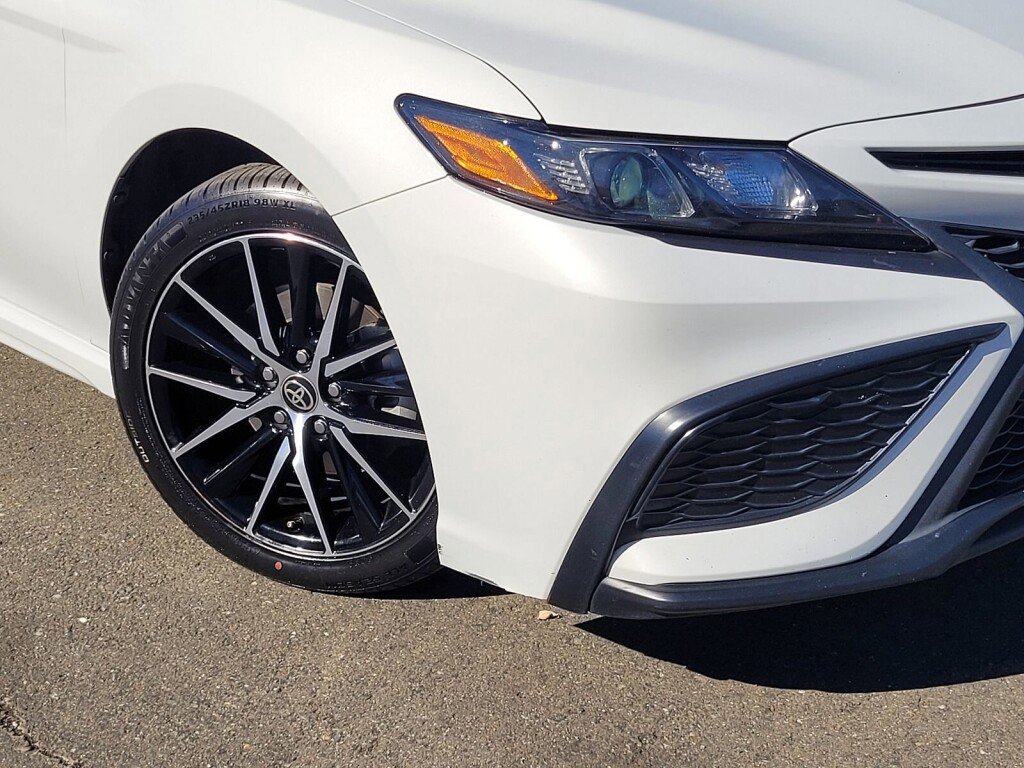 Used 2023 Toyota Camry SE image 9