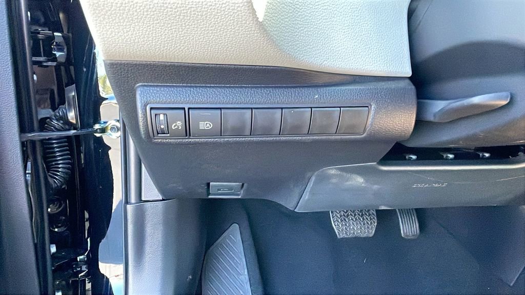 Used 2026 Toyota Corolla LE FWD image 26
