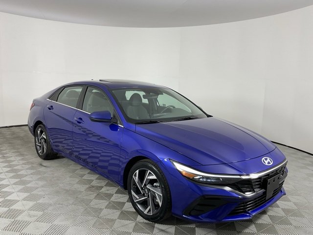 Used 2025 Hyundai Elantra SEL image 4