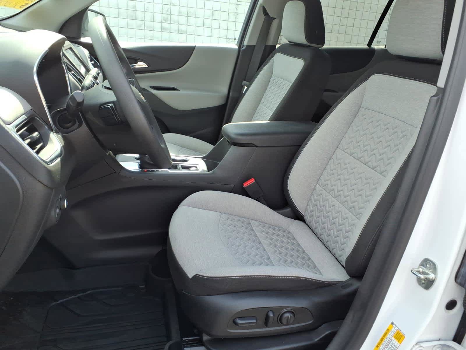 Used 2023 Chevrolet Equinox LS w/ LS Convenience Package FWD image 3