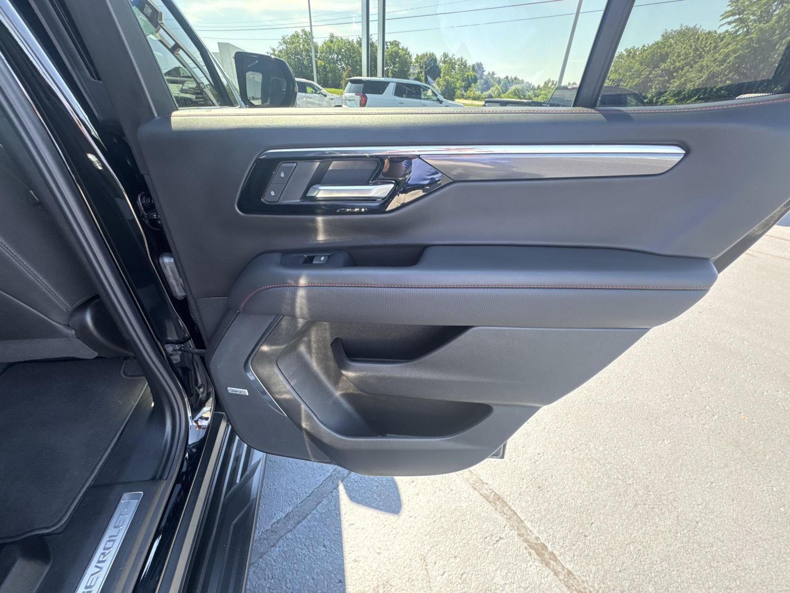Used 2025 Chevrolet Tahoe RST w/ Comfort Package AWD/4WD image 16