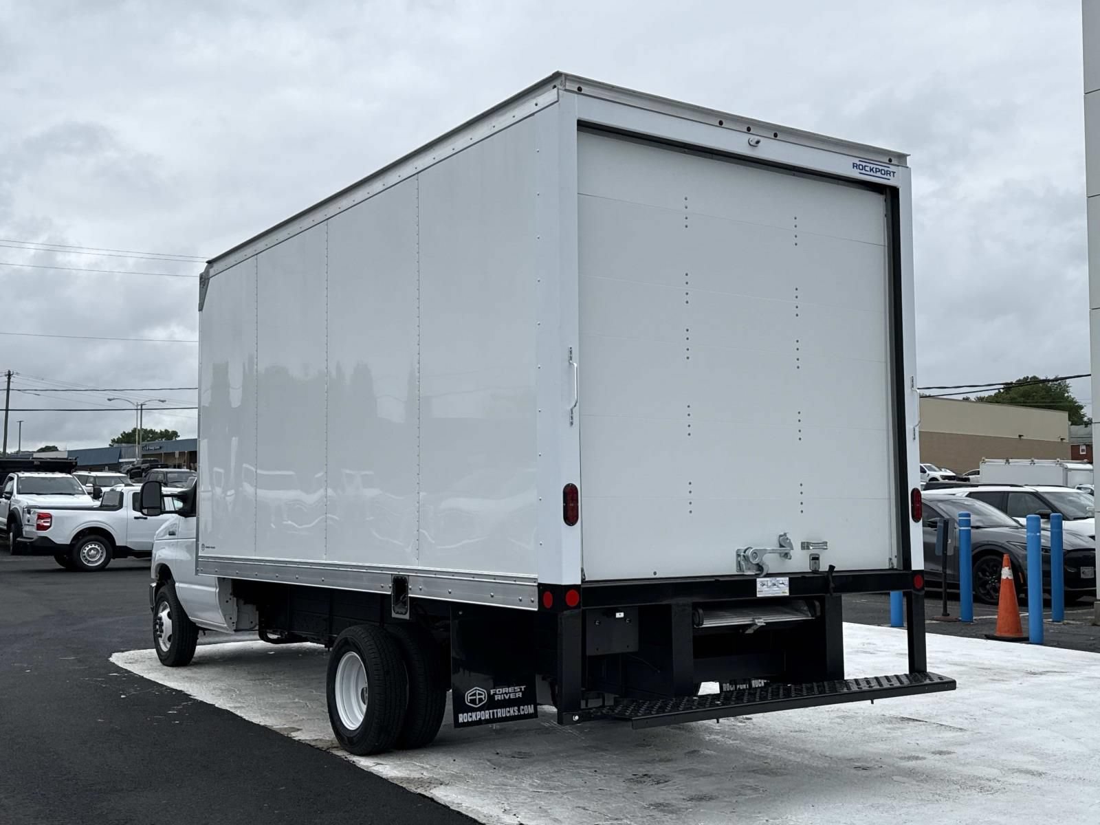 New 2027 Ford E-450 and Econoline 450 Super Duty w/ Power Equipment Group RWD image 5