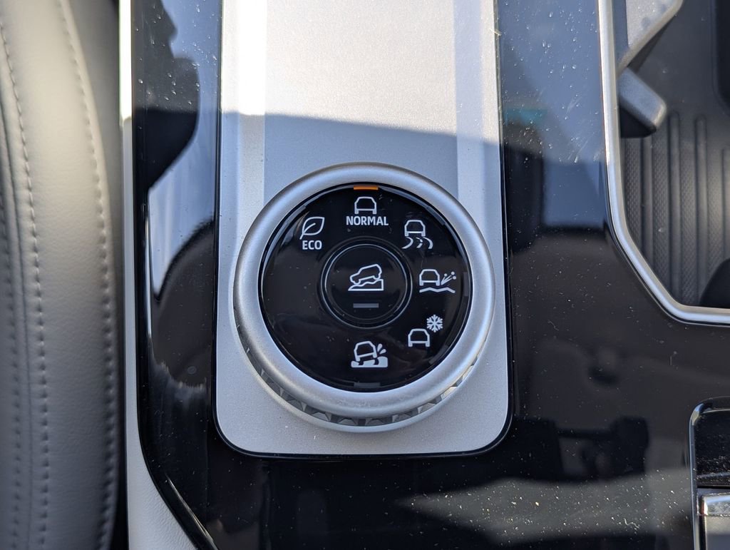 Used 2025 Mitsubishi Outlander AWD image 21