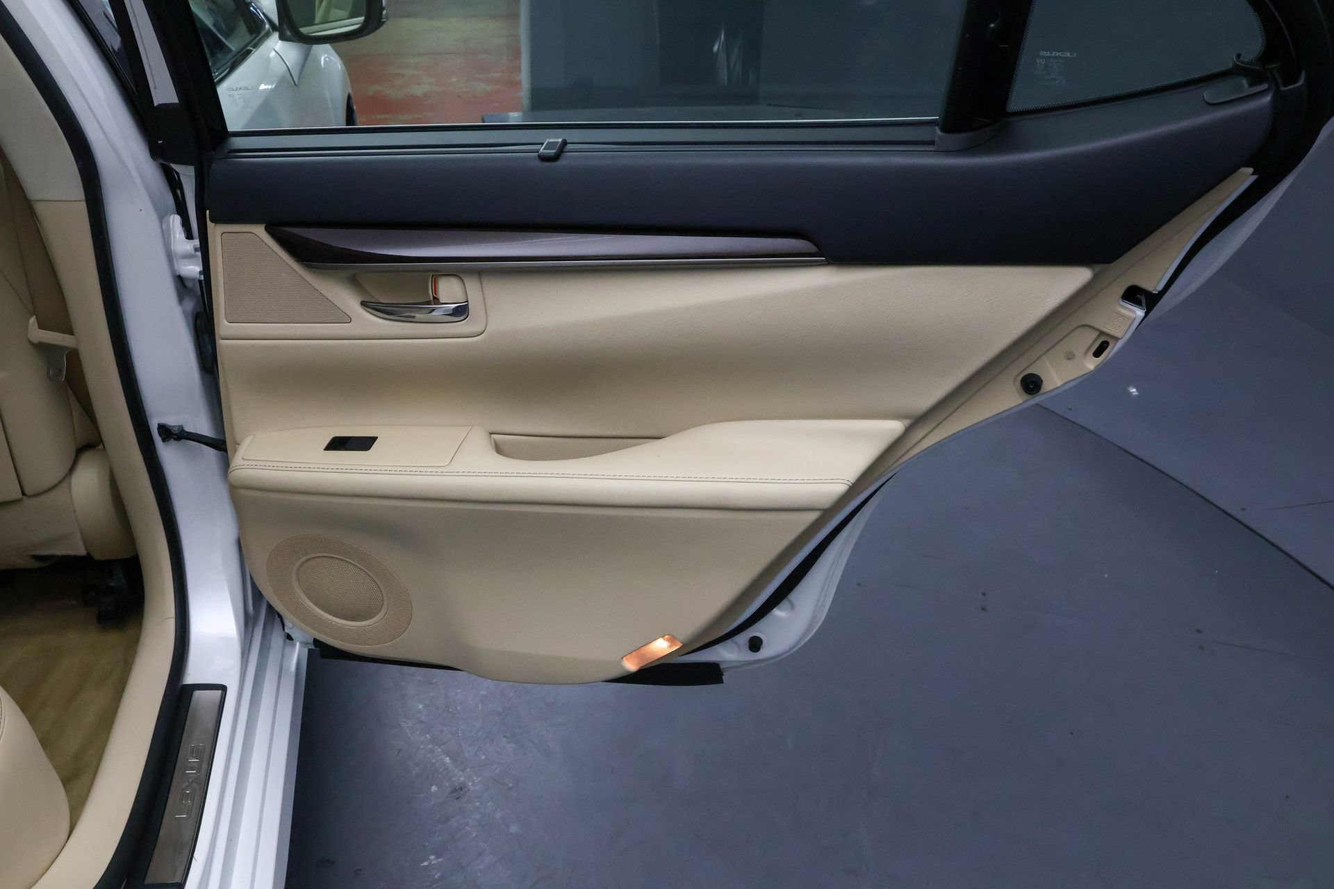 Used 2013 Lexus ES 350 FWD image 29