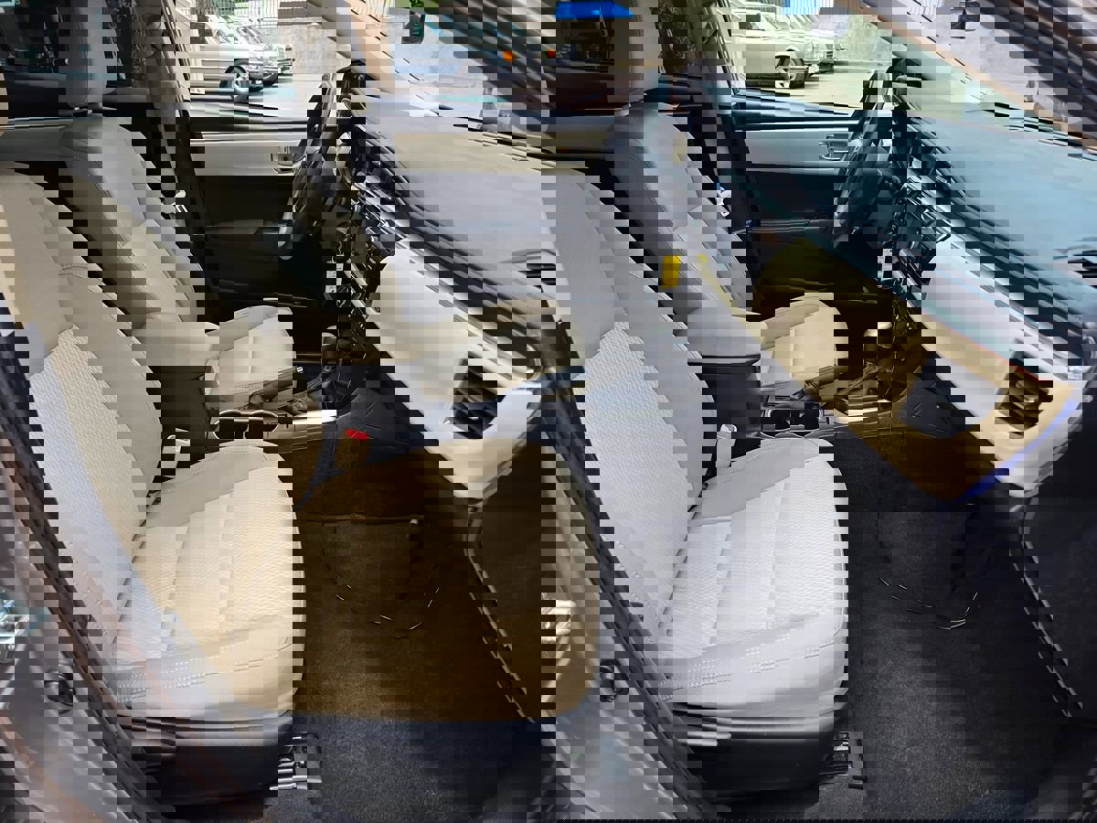 Used 2016 Toyota Corolla LE FWD image 15