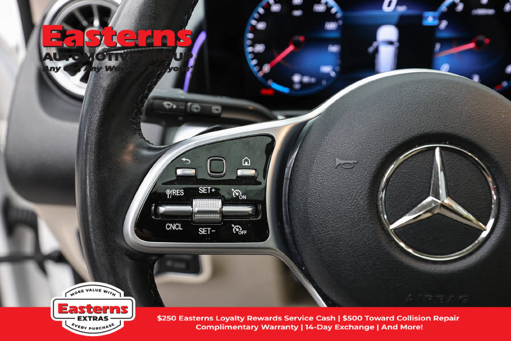 Used 2022 Mercedes-Benz GLB 250 4MATIC w/ Premium Package Lite image 16