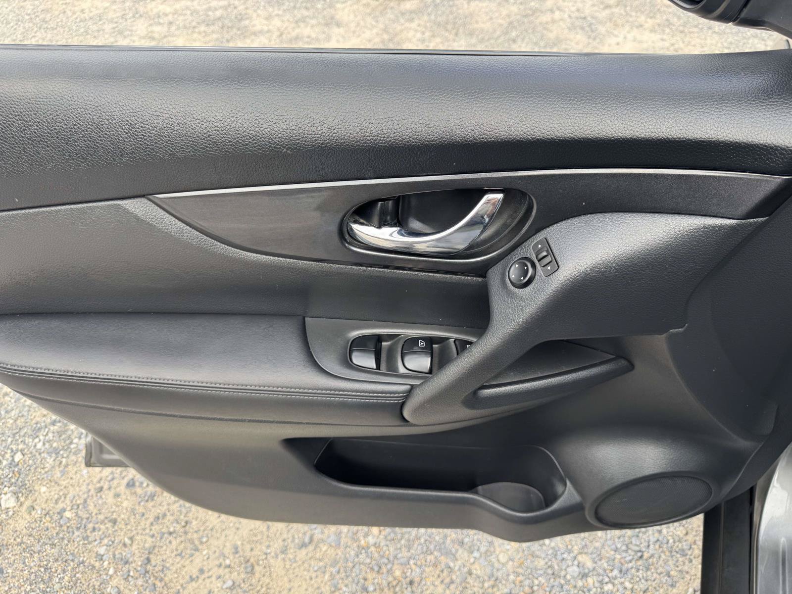 Used 2019 Nissan Rogue SV AWD/4WD image 13