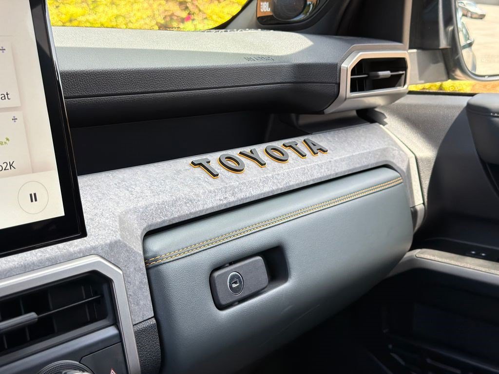Used 2025 Toyota 4Runner Trailhunter AWD/4WD image 31