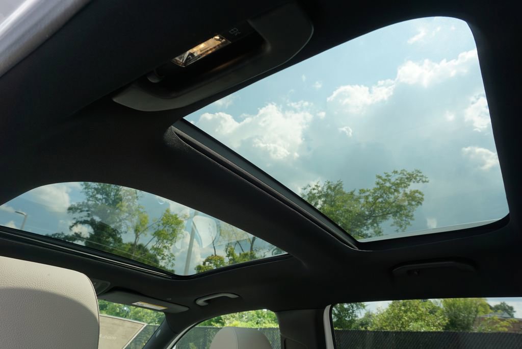 New 2025 Mercedes-Benz GLB 250 4MATIC image 16