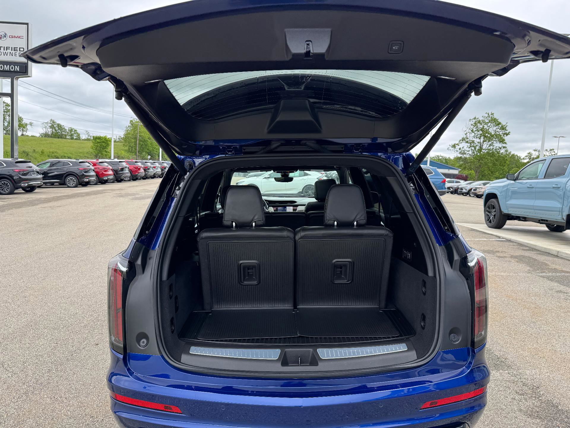 Used 2025 Cadillac XT6 Sport w/ Platinum Package image 11