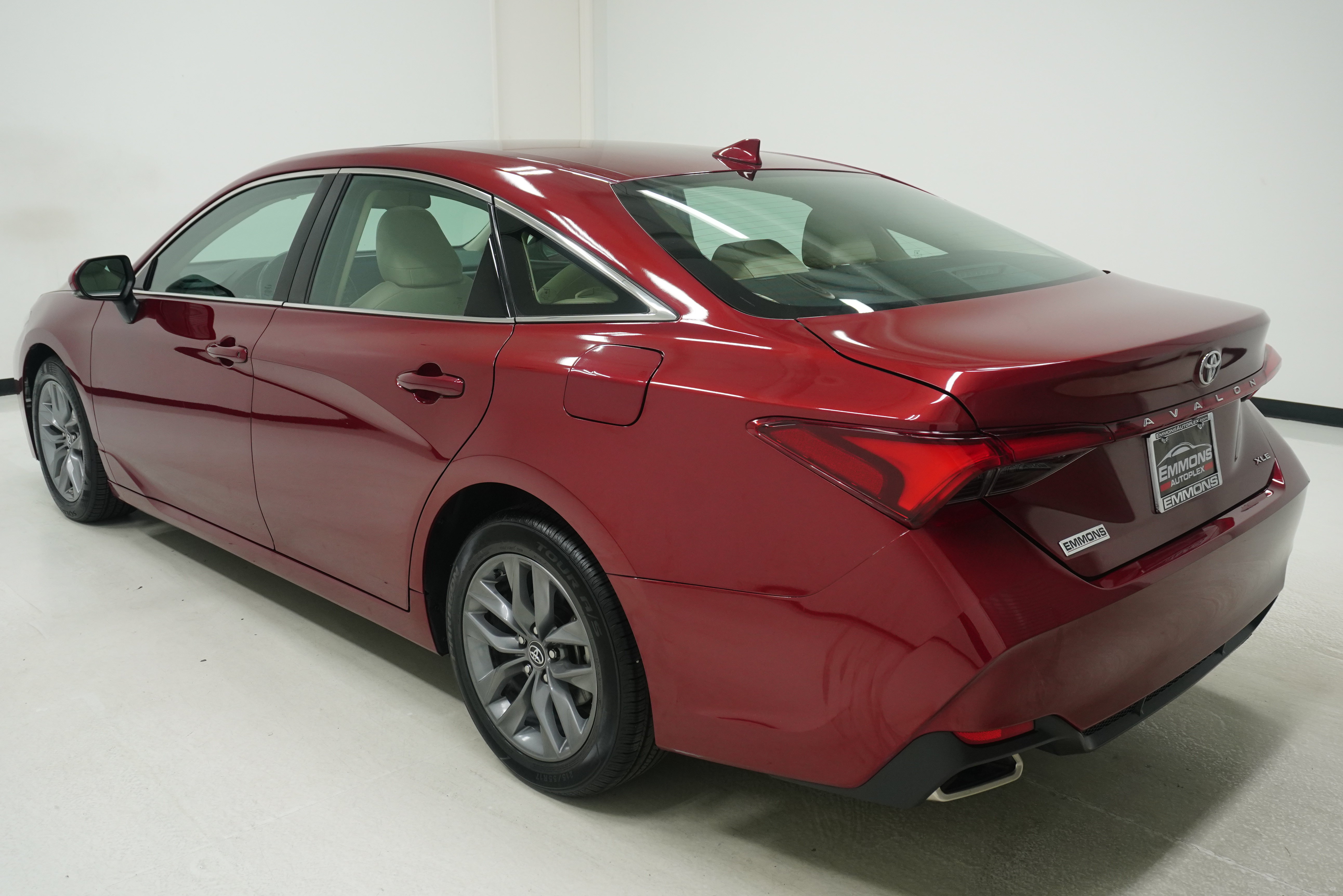 Used 2019 Toyota Avalon XLE w/ Moonroof Package FWD image 6