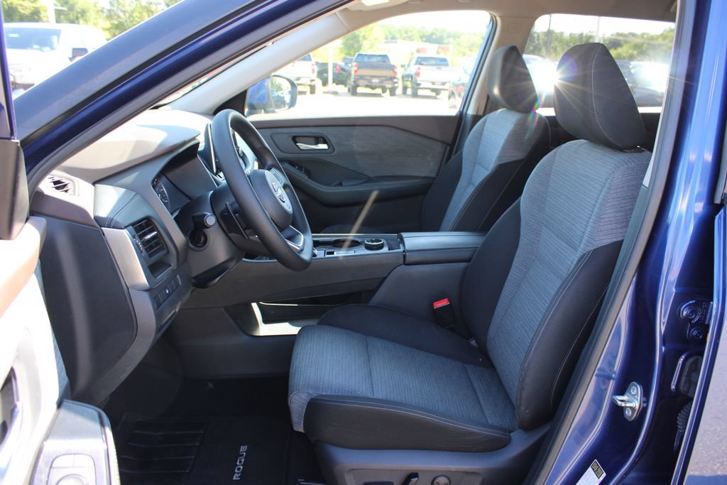 Used 2023 Nissan Rogue SV AWD/4WD image 15