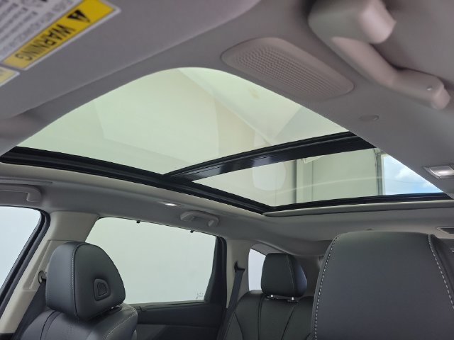 Used 2025 Acura MDX w/ Technology Package FWD image 18