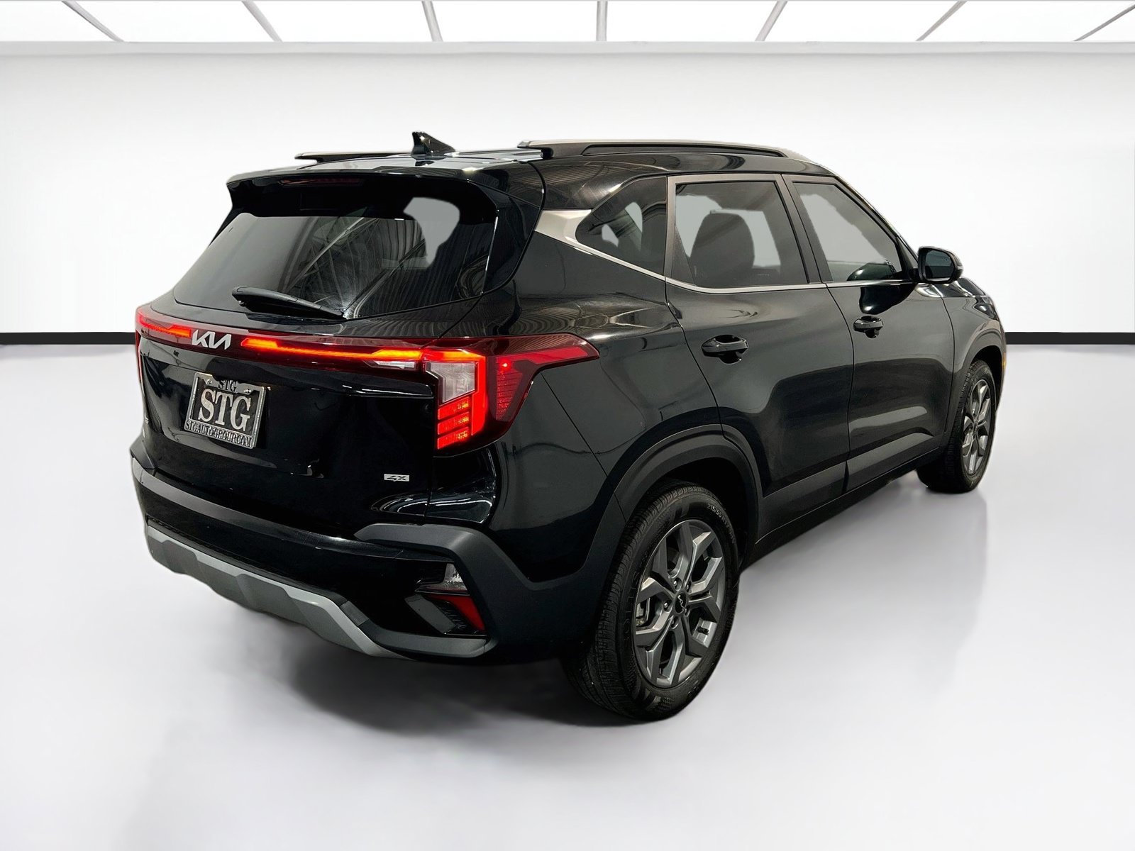 Used 2024 Kia Seltos S AWD/4WD image 4