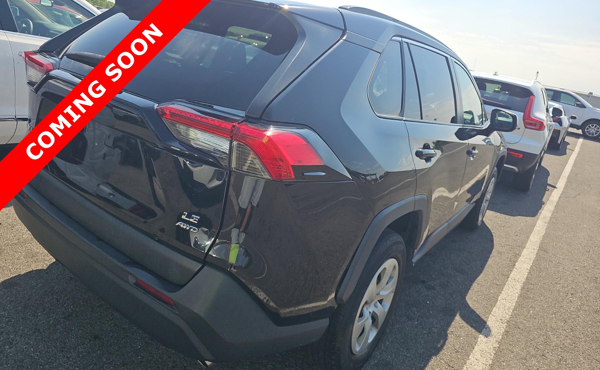 Used 2021 Toyota RAV4 LE AWD/4WD image 3