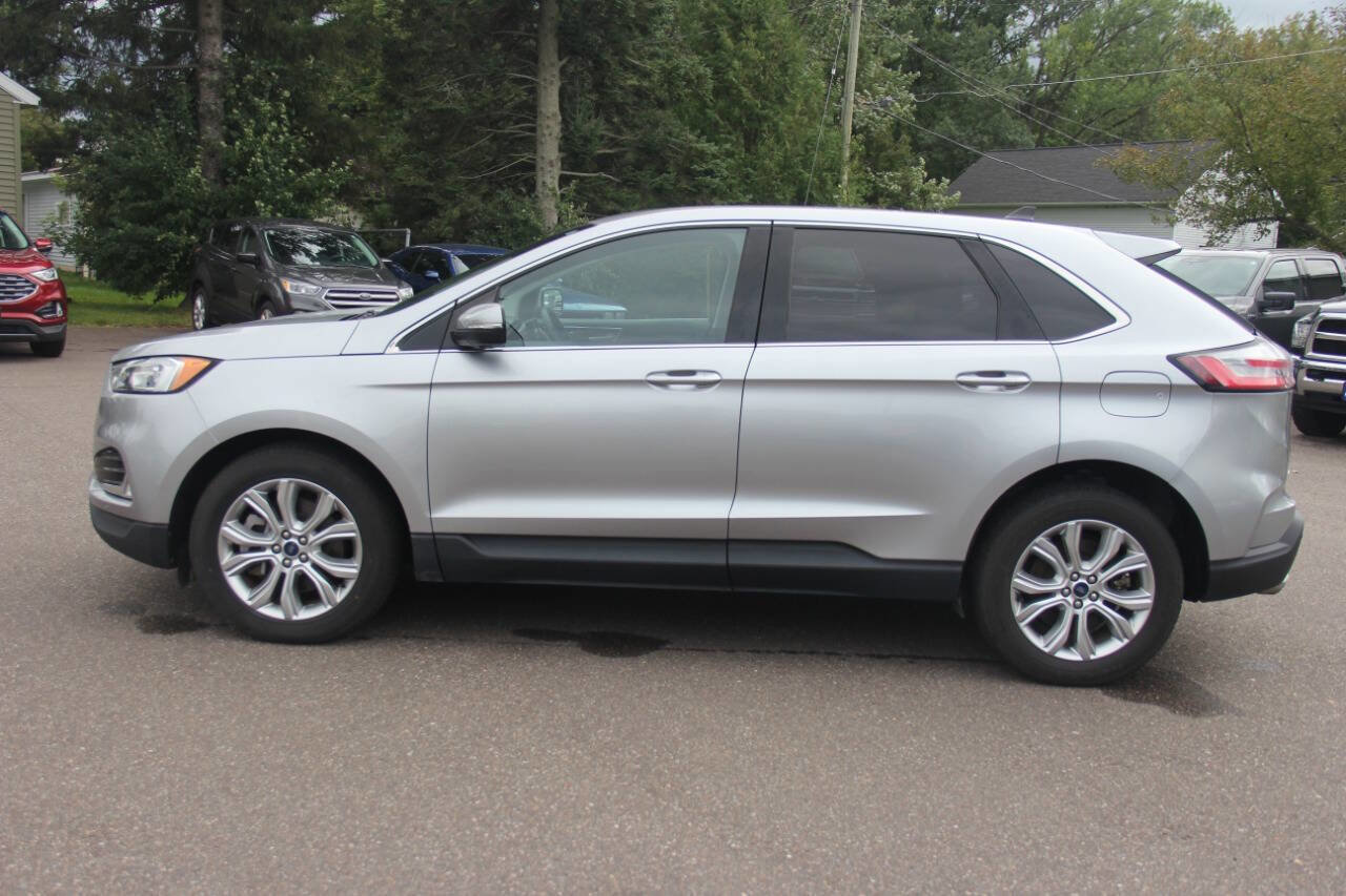 Used 2022 Ford Edge Titanium image 2