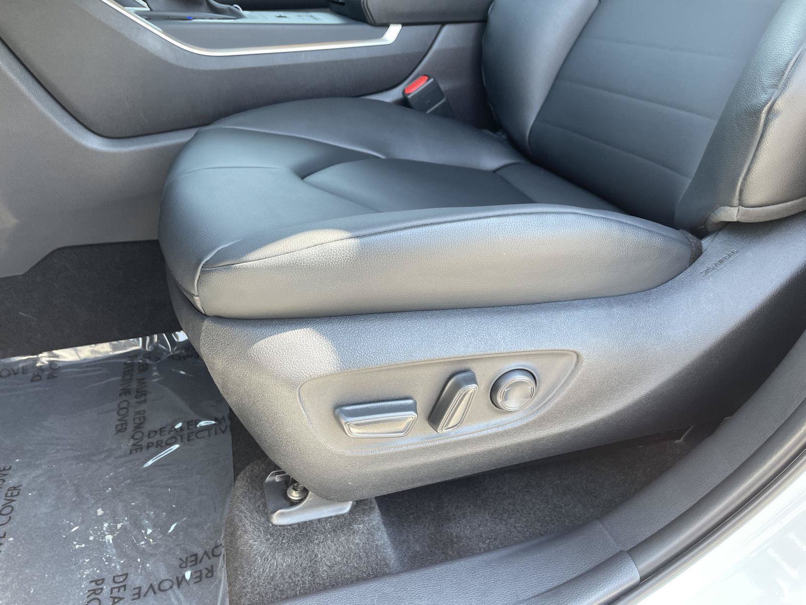 Used 2025 Toyota Highlander XLE AWD/4WD image 18