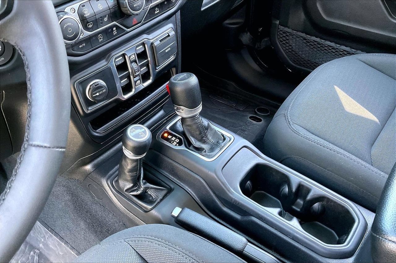 Used 2023 Jeep Gladiator Sport AWD/4WD image 30