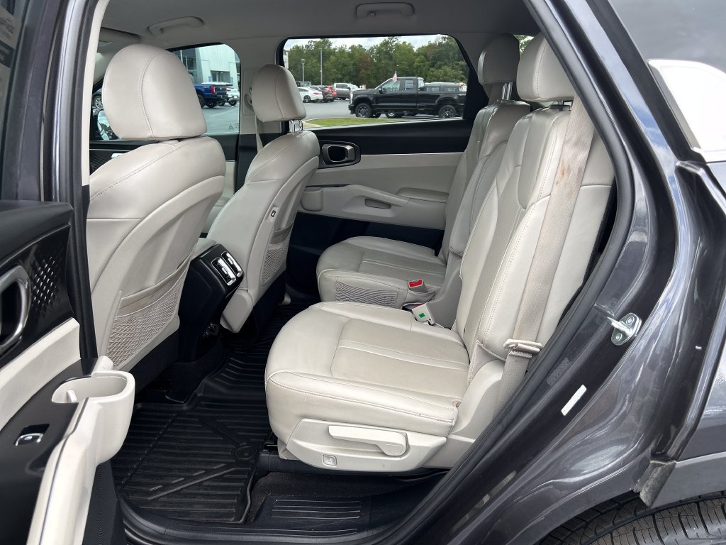 Used 2023 Kia Sorento EX AWD/4WD image 16